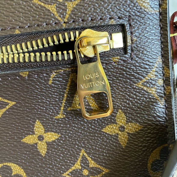 Louis Vuitton Pochette Métis Crossbody Bag - Picture 7 of 14